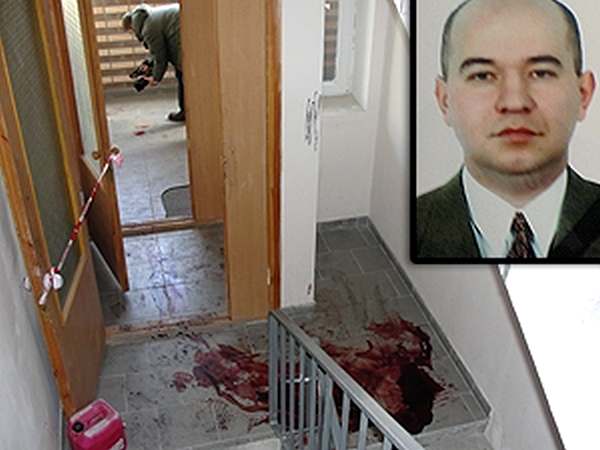 Судью Сергея Зубкова убили в подъезде его дома. Фото Александра КИТРАЛЯ.