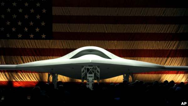 Беспилотный самолет X-47B, возможно, в будущем будет стрелять по врагу без участия человека