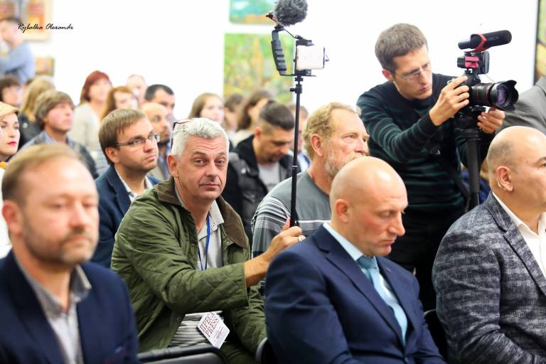Вадим Комаров (у центрі в зеленій куртці). Фото — Олександр Рибалка