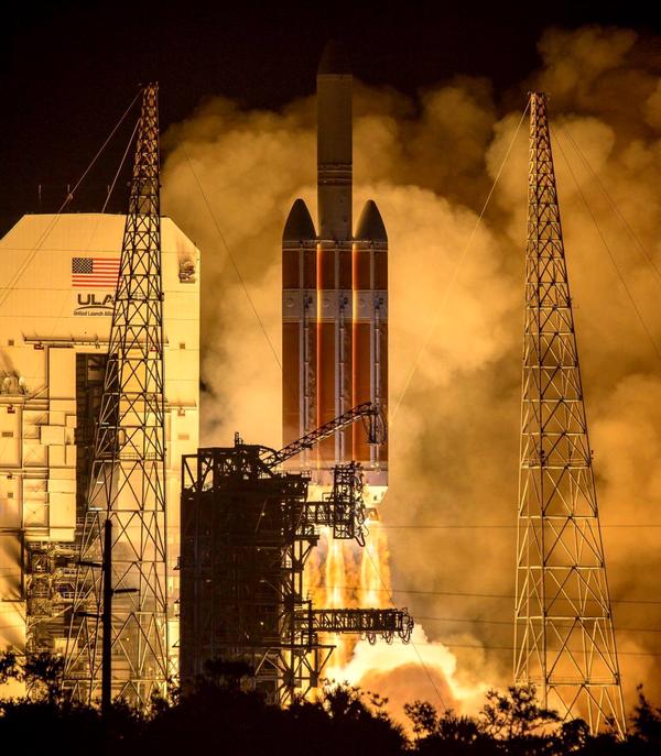 Запуск зонда "Паркер" с космодрома на мысе Канаверал ULA