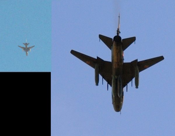 Слева: самолет в небе над Кафер-Небелем; справа: Су-22 польских ВВС
