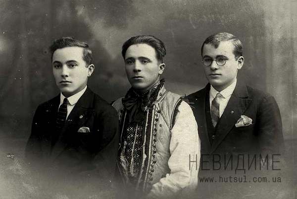 Михаил Арсенич (слева) и Николай Арсенич (справа). Из коллекции Михайла Андрущака  