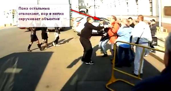 Как уличные воры грабят иностранных туристов в Питербурге