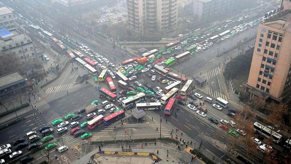 GETTY IMAGES / В таких быстро развивающихся странах, как Китай, автомашин у жителей становится все больше