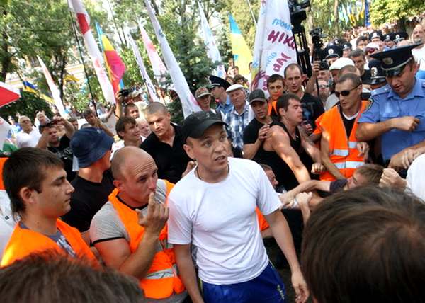 Фото так называемых «коммунальщиков», которые в Харькове напали на сторонников Юлии Тимошенко