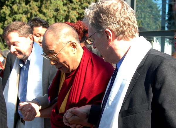 © Dalailamacenter. Экхарт Толле, 14 Далай-Лама и Кен Робинсон на Ванкуверском саммите мира