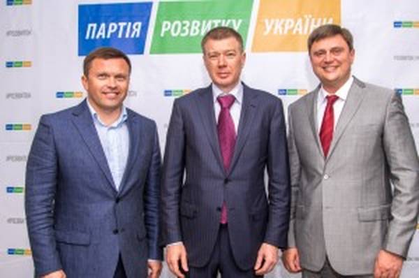 Олександр Качний (зправа) тепер очолює Київську облорганізацію Партію розвитку України Сергія Льовочкіна.