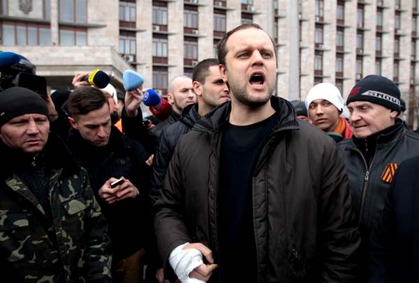 Павел Губарев обращается к пророссийским активистам, Донецк, 5 марта 2014 года