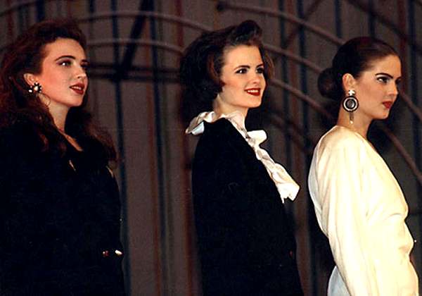 В 1993-м будущая жена Рудьковского также учавствовала в конкурсе «Мис Украина» (на фото слева):