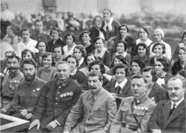Фото:   Командиры Сталина