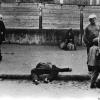 Жертва голоду. Місце і дата зйомки: УССР, 1933 рік