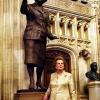 В 2007 году баронесса Тэтчер стала первым живым экс-премьер-министром, которому посвятили статую в Палате общин.