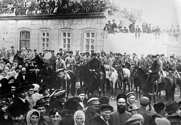 Фото:  Солдаты Красной Армии вступают в Баку, 1 мая 1920 года. © РИА Новости