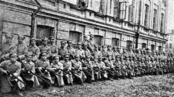 Фото:  Сотня сечевых стрельцов во время военной подготовки. Киев, 1918 год