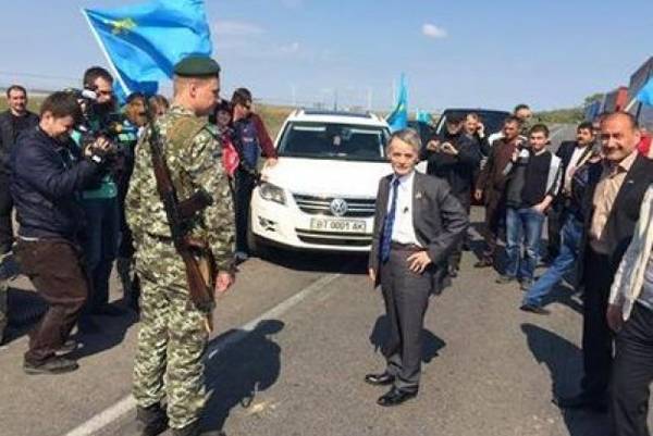 Мустафа Джемилев пытается попасть в Крым 3 мая 2014 года