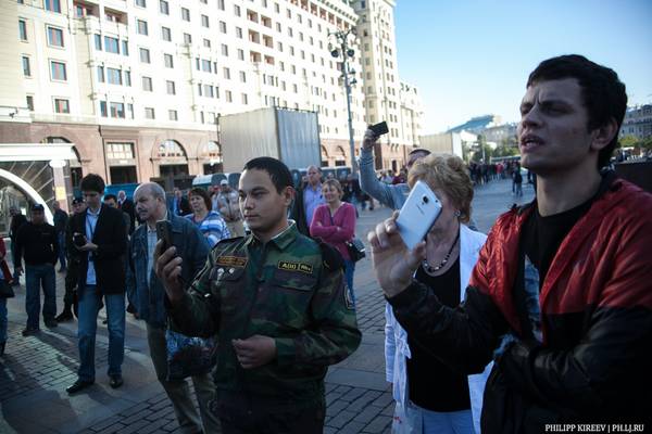  Москва. Дмитрий Монахов. Сегодня. Одиночная акция протеста против агрессии России.