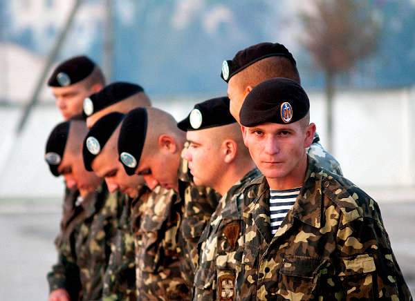 Бойцы украинской морской пехоты. 2009 год, Феодосия. Фото Алексея Горшкова