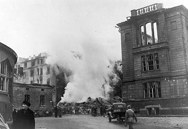 Пожежа в Гельсінкі після радянського авіабомбардування 30 листопада 1939 року. Джерело: Wikimedia Commons