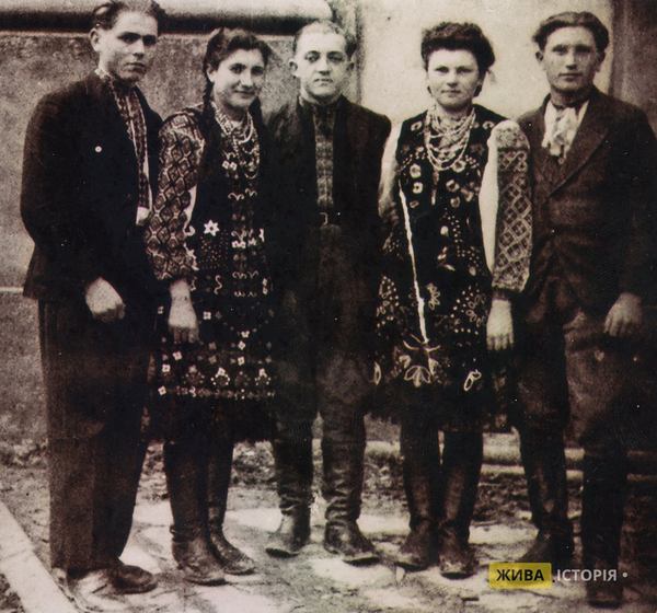 Учасники українського підпілля - Ярослав Лотоцький, Євгенія Боровська, Ярослав Кривий, Павліна Ковальчук, Михайло Синишин, 1940-ві рр. Архів проєкту "Локальна історія"