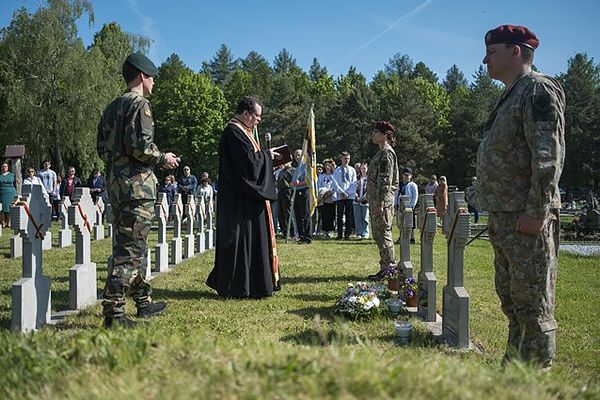 Пам'ятний хрест Івану Ресековському освятив священик Віталіюс Моцкус, священик Константинопольського екзархату у Литві / B. Gerdžiūnas / LRT