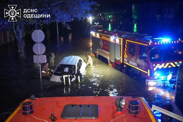 ДСНС показала фото наслідків сильного дощу