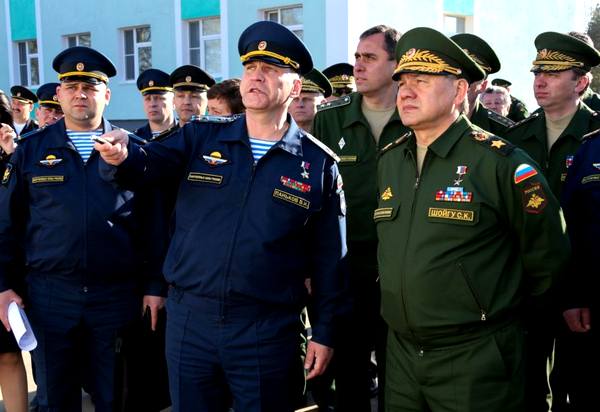 Фото: полковник ВС РФ В.Паньков фото: министр обороны РФ генерал армии Шойгу и полковник В.Паньков 
