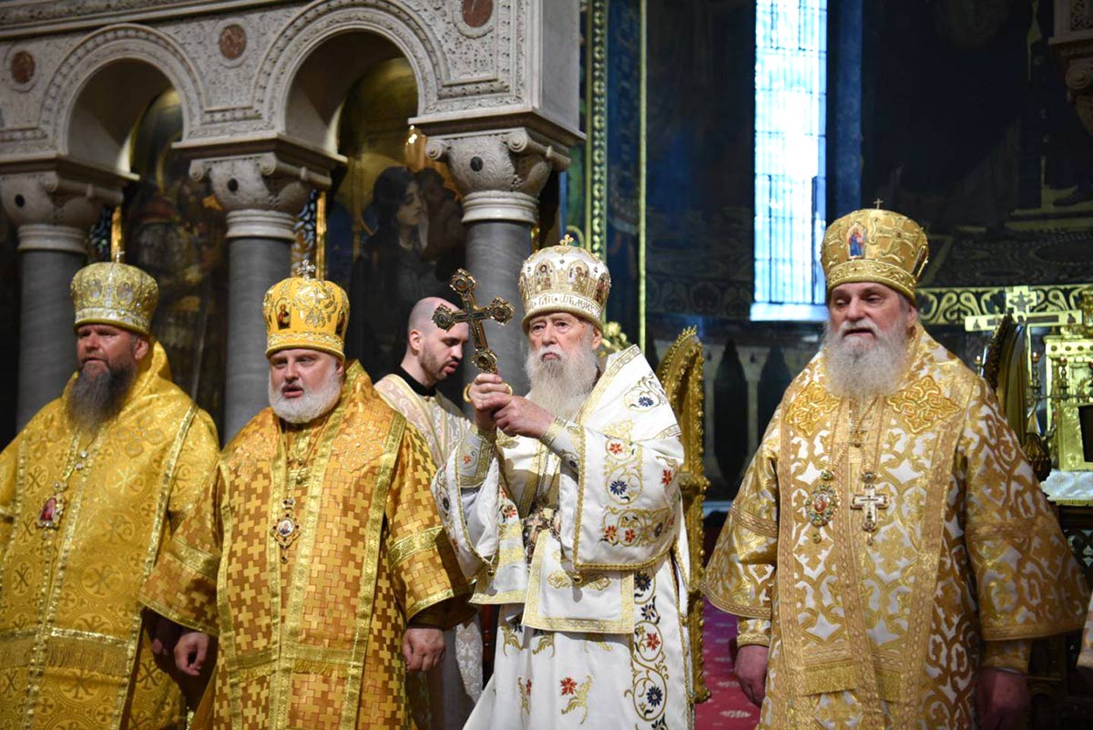 Архієпископ Никодим ліворуч від Філарета під час богослужіння з нагоди Дня Хрещення Руси-України 29 липня 2025 року фото: архієпископ Сумський і Охтирський Никодим/Facebook