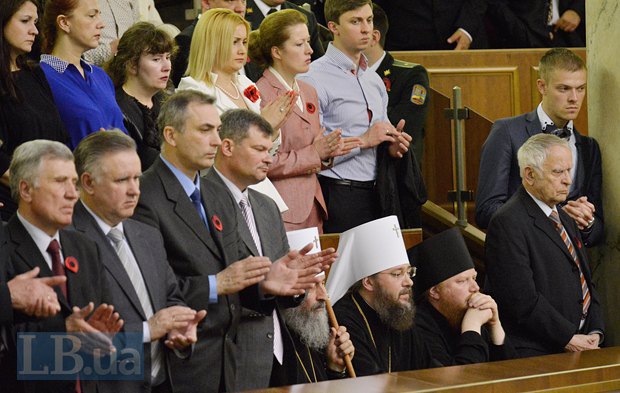 Митрополит Онуфрій демонстративно залишався сидіти, коли в Верховній Раді всі вставали поминути загиблих українських воїнів