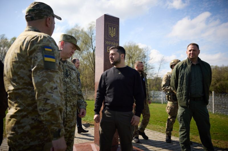 ФОТО,ОФІС ПРЕЗИДЕНТА. Андрій Єрмак - завжди біля Зеленського