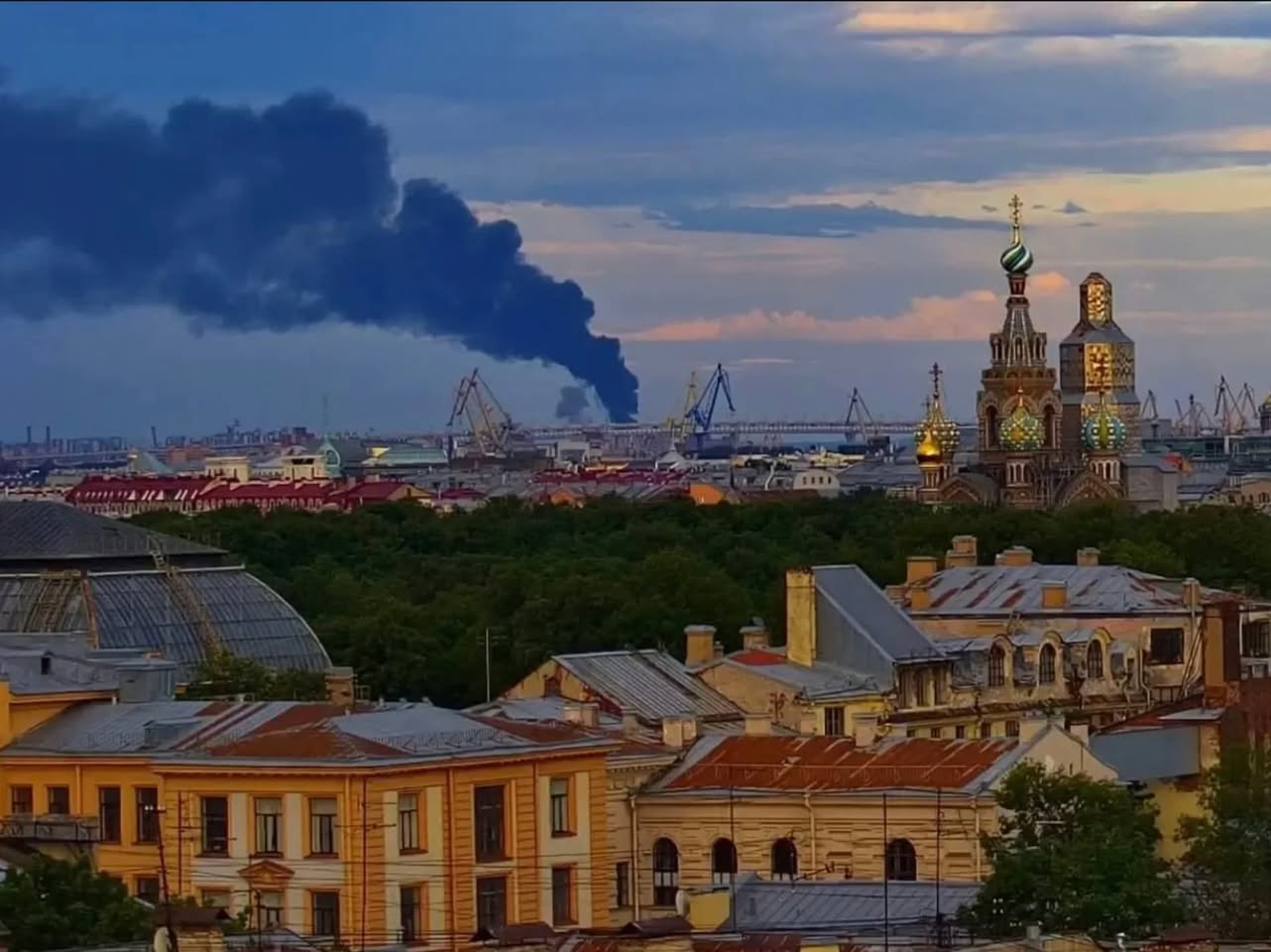 Україна завдала удару по нафтовому терміналу в Петербурзі в день відкриття ПМЕФ