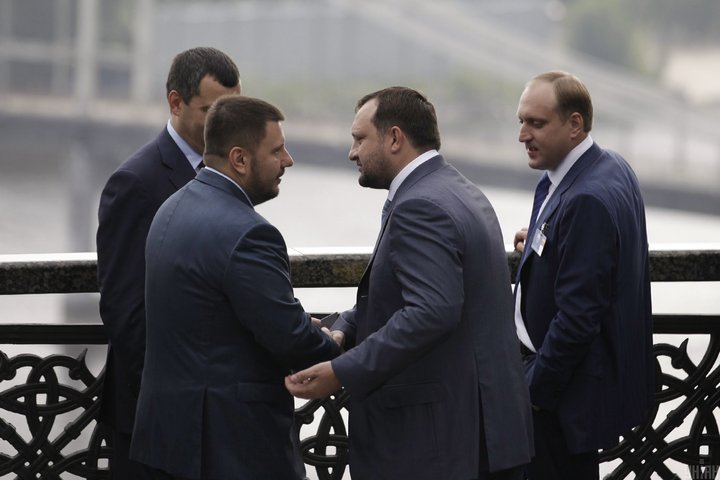 Зліва направо: міністр внутрішніх справ України Віталій Захарченко, міністр доходів і зборів України Олександр Клименко, перший віцепрем'єр-міністр України Сергій Арбузов і народний депутат від "Партії Регіонів" Артем Пшонка, Київ, 27 липня 2013 року. УНІАН/Владислав Мусієнко