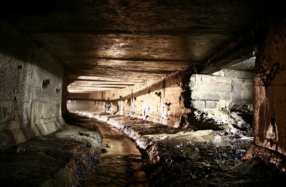 Одна з підземних річок Києва – Скоморох. Фото: TEXTY.ORG.UA