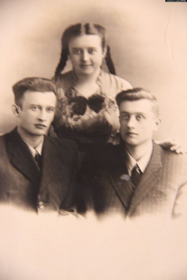 Марта Гулей з братами