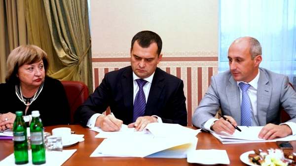 Арбузова, Хараченко и Соркин, заместитель Арбузова, на расширенном совещании