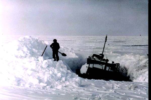 «Выморозка судна» — подготовка катера к навигации, чтобы весной его не унесло вместе со льдом  