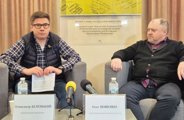 Олександр Біленький та Олег Попенко під час брифінгу 19 травня 2025 року (фото &laquo;Полтавщина&raquo;)