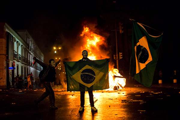 В Бразилии нарастают массовые протесты