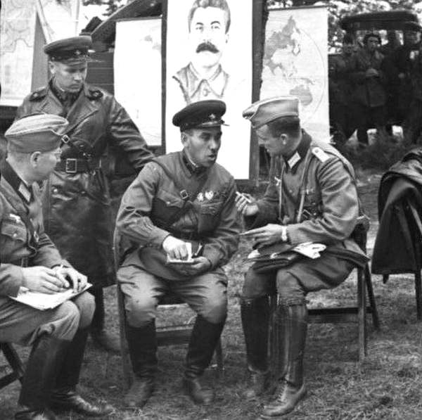 Вполне дружеские беседы. Офицеры Красной Армии и Вермахта во время сентябрьской кампании 1939 года