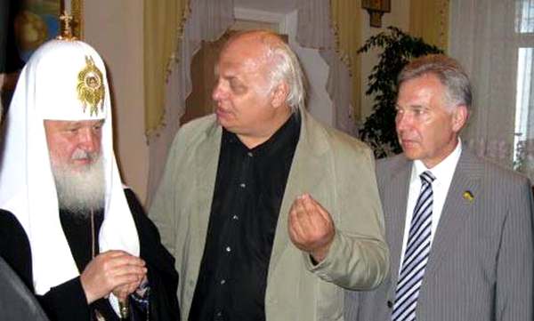 Михаил Кириллов (на фото справа) на встрече с патриархом Московским Кириллом