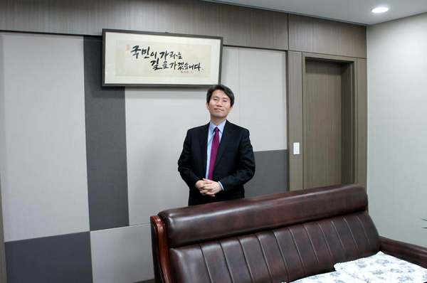 Прежде чем стать депутатом парламента Ли Ин Йонг провел в корейской тюрьме «всего» восемь месяцев Дмитрий Соколов-Митрич