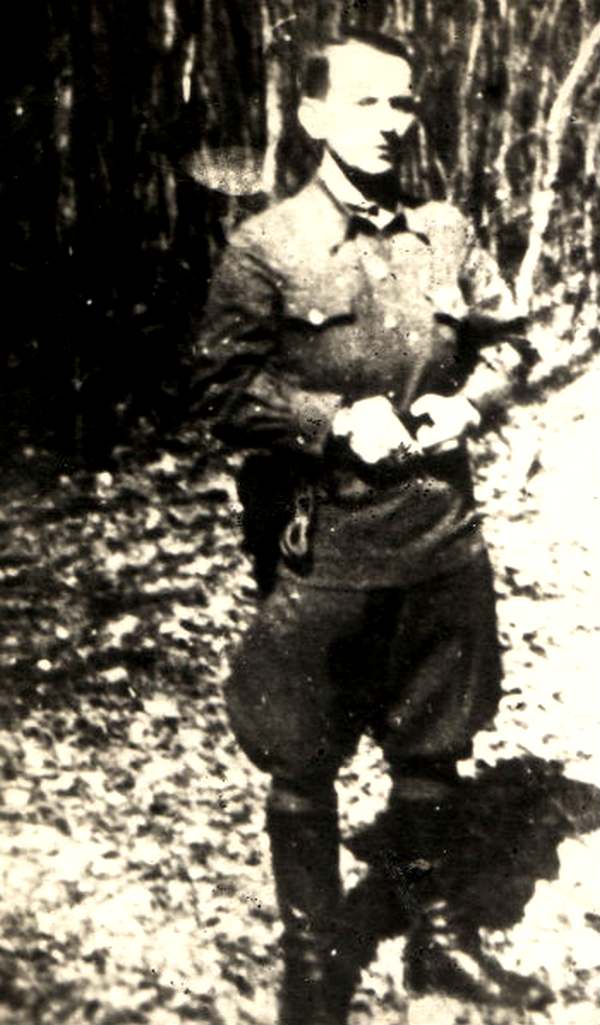Фото, по которому НКВД осуществлял розыск Василия Кука, середина 1940-х. Архив ЦДВР