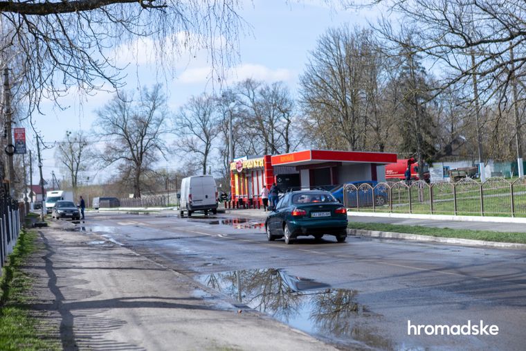 Вулиця села Вороньків у Бориспільському районі Київської області, із 4,5 тисячі мешканців