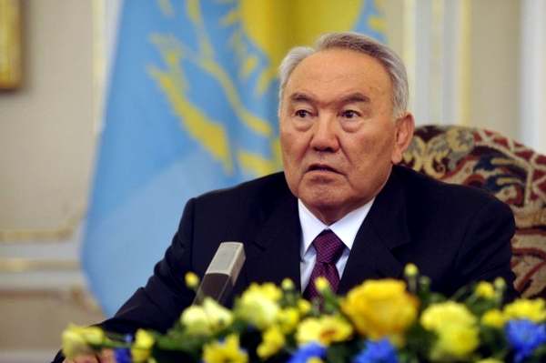 Нурсултан Назарбаев настаивает на постоянном его переизбрании президентом Казахстана.