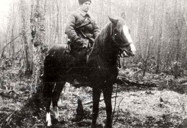 Антон Брынский ("Дядя Петя") - командир специального партизанского соединения, которое действовало в Западной Украине. 1944 год