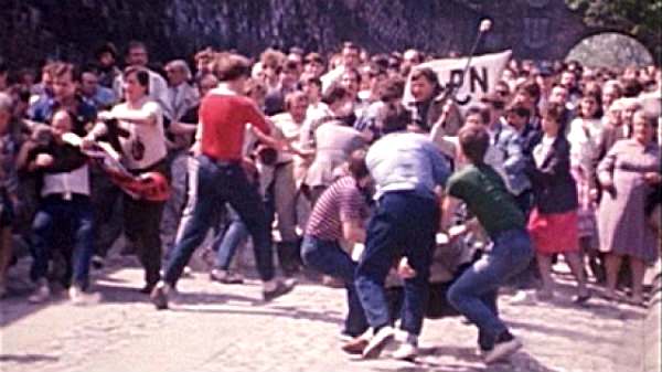 Милицейский спецназ в гражданском бьет демонстрантов в мае 1987-го у Вавеля. Фото "Википедия"
