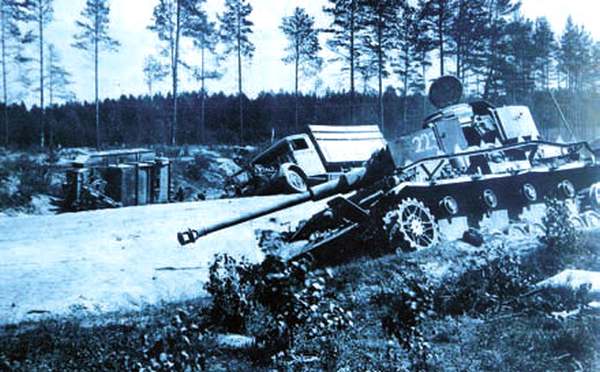 Брошенная немецкая техника. Белоруссия, лето 1944 г. Источник: ЦАМО РФ