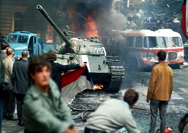 Бои на улицах Праги после вторжения войск стран Варшавского договора, 21 августа 1968 года