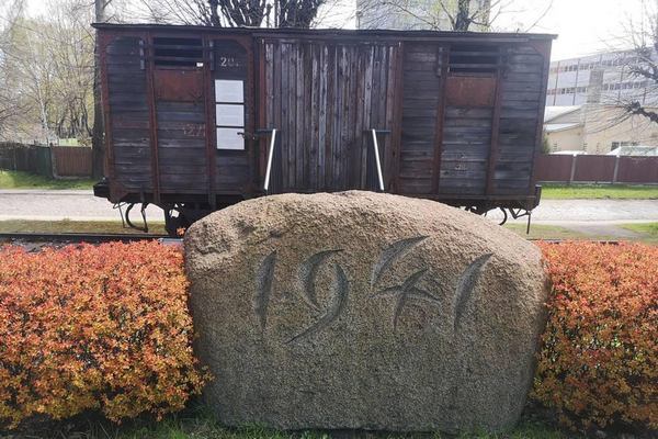 Вагон для депортації на станції в районі Торнякалнс (Латвія, 1941 рік). Фото: Edgars Ražinskis.