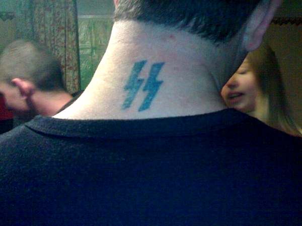 На задней стороне шеи носит татуировку с изображением эмблемы войск СС