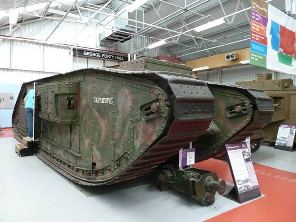 Як з музеїв Украіни зникли танки